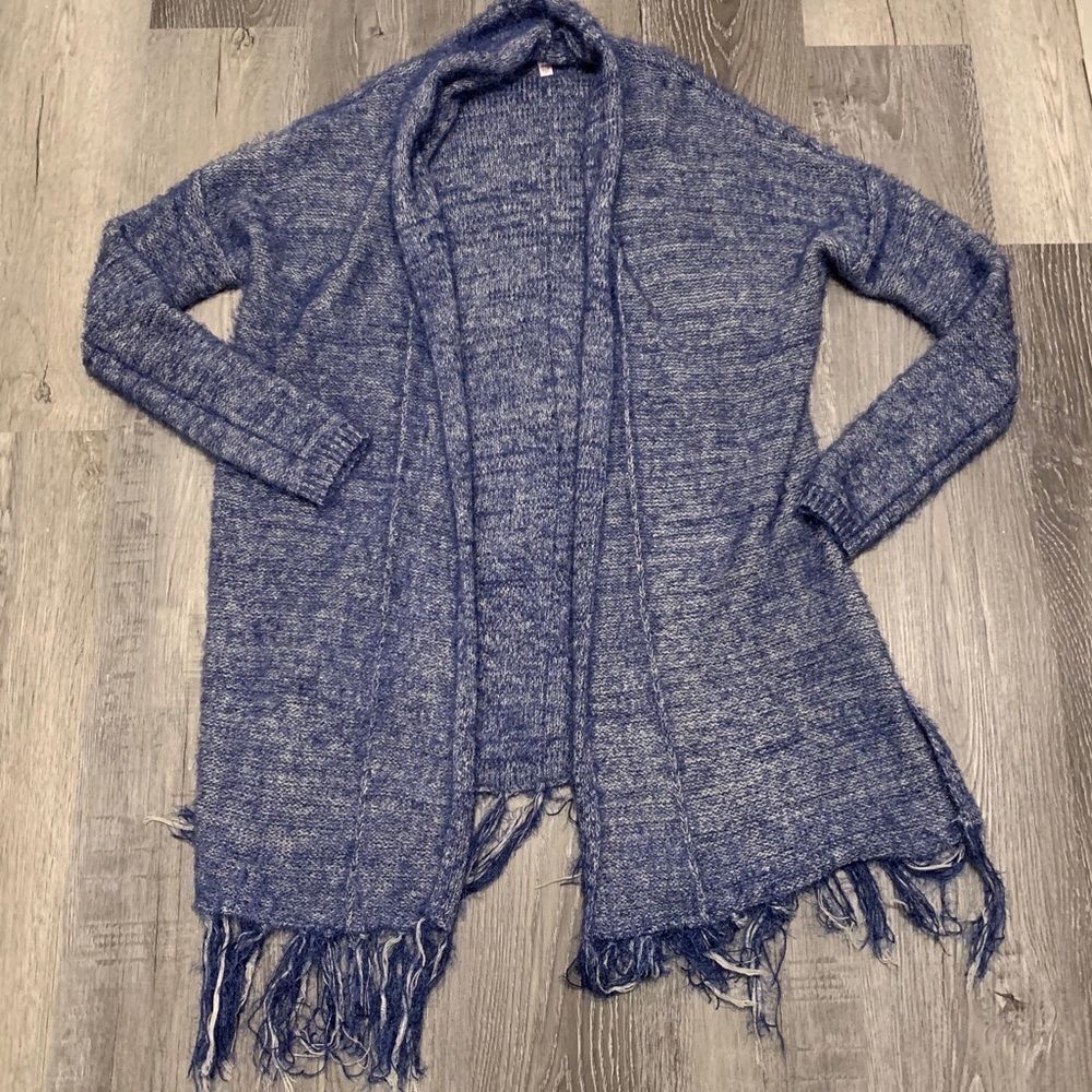 XHILARATION soft fuzzy fringed duster - Picture 7 of 9